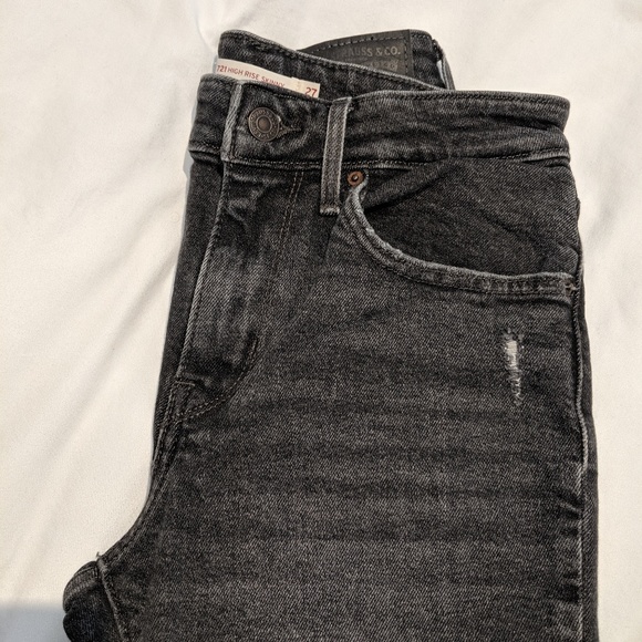 Highwaisted Stretch Levi's - Picture 5 of 6